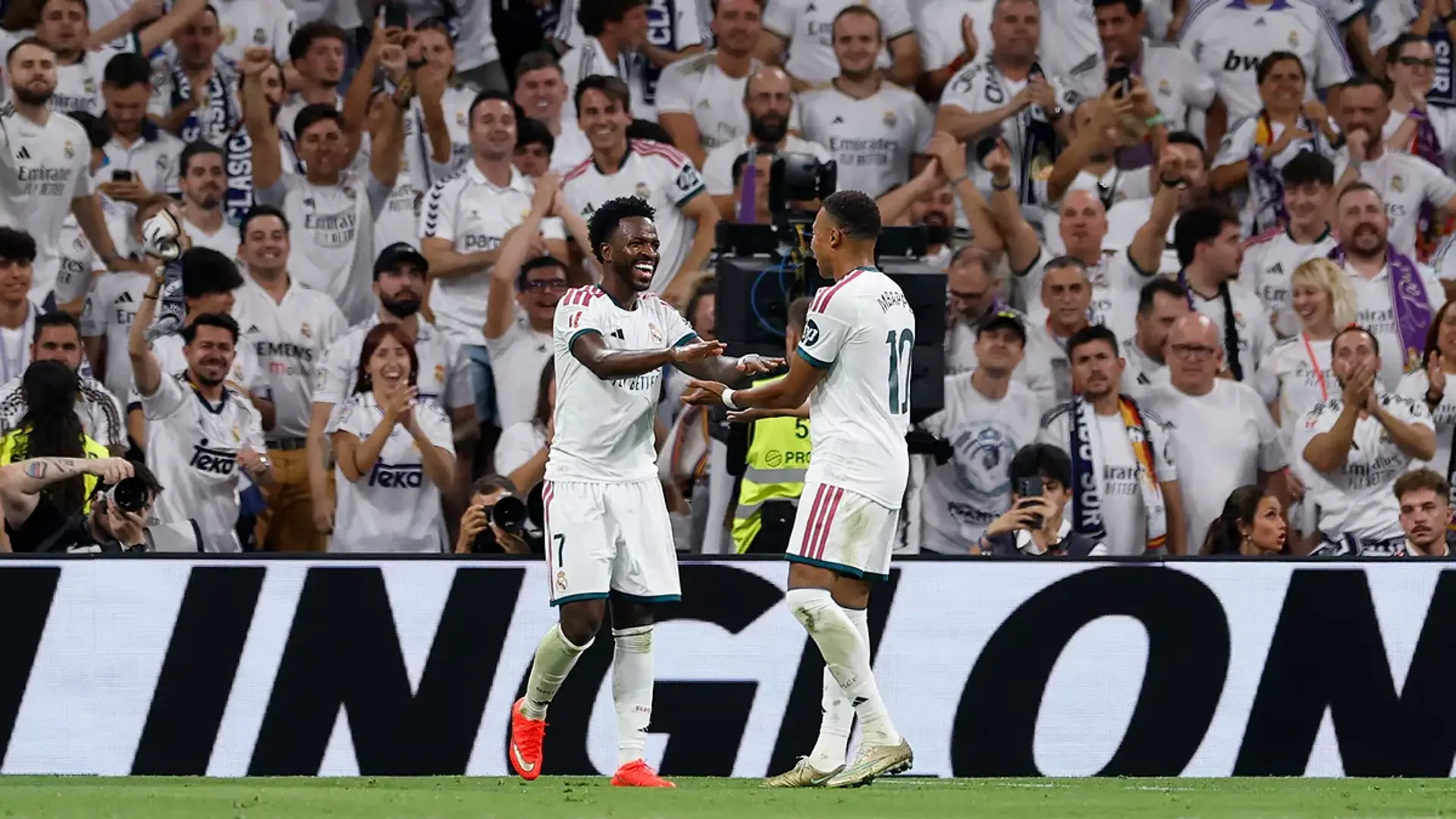 Vinícius Junior et Kylian Mbappé au Santiago Bernabéu avec le Real Madrid. (realmadrid.com)