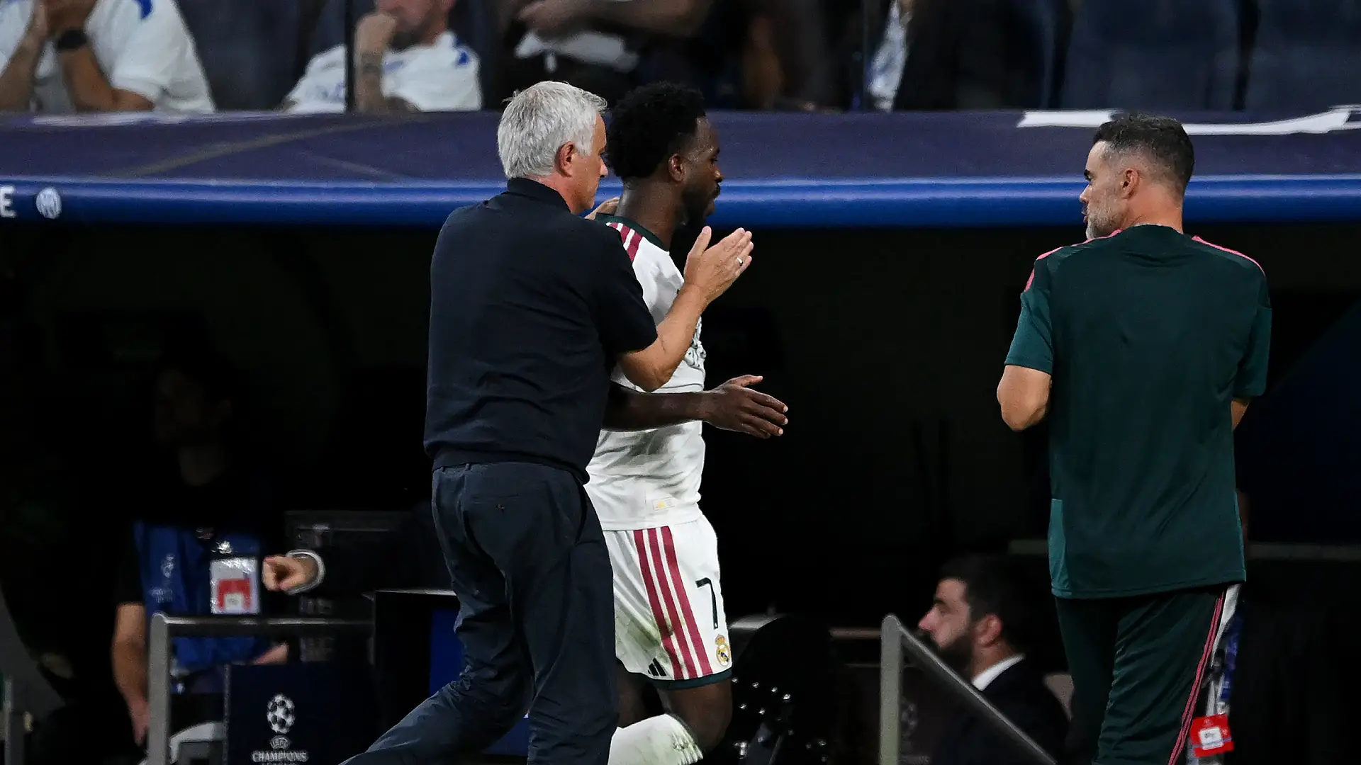 MADRID, SPAIN - SEPTEMBER 08: Jose Mourinho, Head Coach of Real Madrid interacts with Vinicius Junior of Real Madrid as he is brought off during the UEFA Champions League 2026/27 League Phase MD1 match between Real Madrid C.F. and FC Internazionale Milano at Estadio Santiago Bernabeu on September 08, 2026 in Madrid, Spain. (Photo by Denis Doyle/Getty Images)