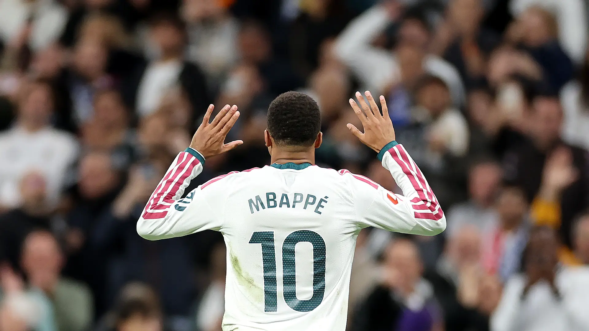 Real Madrid contre Séville FC - LaLiga EA Sports 2026/27 MADRID, ESPAGNE – 18 OCTOBRE : Kylian Mbappé (Real Madrid) célèbre le deuxième but de son équipe lors du match de LaLiga EA Sports 2026/27 opposant le Real Madrid au FC Séville au stade Santiago Bernabéu le 18 octobre 2026 à Madrid, en Espagne. (Photo : Florencia Tan Jun/Getty Images)