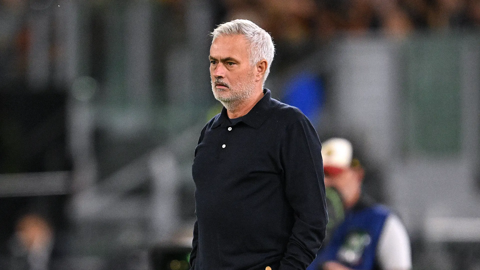 AS Roma - Real Madrid CF - Ligue des champions de l'UEFA 2026/27, phase de poules, 2e journée MADRID, ESPAGNE - 18 OCTOBRE : José Mourinho, entraîneur du Real Madrid, félicite Kylian Mbappé à sa sortie du terrain après son remplacement lors du match de LaLiga EA Sports 2026/27 opposant le Real Madrid au FC Séville au stade Santiago Bernabéu le 18 octobre 2026 à Madrid, en Espagne. (Photo : Florencia Tan Jun/Getty Images)