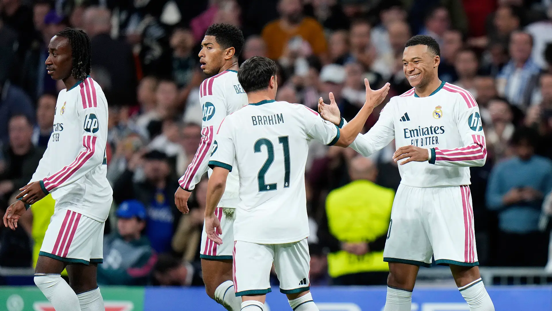 Real Madrid CF - RB Leipzig - Ligue des champions de l'UEFA 2026/27, phase de groupes, 3e journée MADRID, ESPAGNE - 21 OCTOBRE : Yan Diomande (Real Madrid) célèbre le quatrième but de son équipe avec Kylian Mbappé et Brahim Diaz lors de la 3e journée de la phase de groupes de l'UEFA Champions League 2026/27 opposant le Real Madrid CF au RB Leipzig au stade Santiago Bernabéu le 21 octobre 2026 à Madrid, en Espagne. (Photo : Diego Souto/Getty Images)
