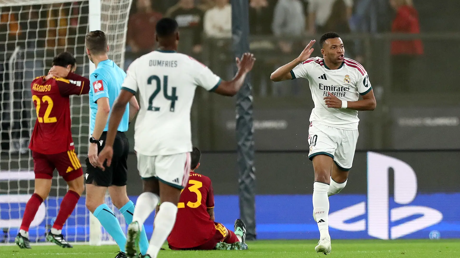 AS Roma - Real Madrid CF - Ligue des champions de l'UEFA 2026/27, phase de poules, 2e journée ROME, ITALIE – 14 OCTOBRE : Kylian Mbappé (Real Madrid) célèbre le premier but de son équipe lors de la 2e journée de la phase de groupes de l’UEFA Champions League 2026/27, opposant l’AS Roma au Real Madrid CF au Stadio Olimpico le 14 octobre 2026 à Rome, en Italie. (Photo : Paolo Bruno/Getty Images)