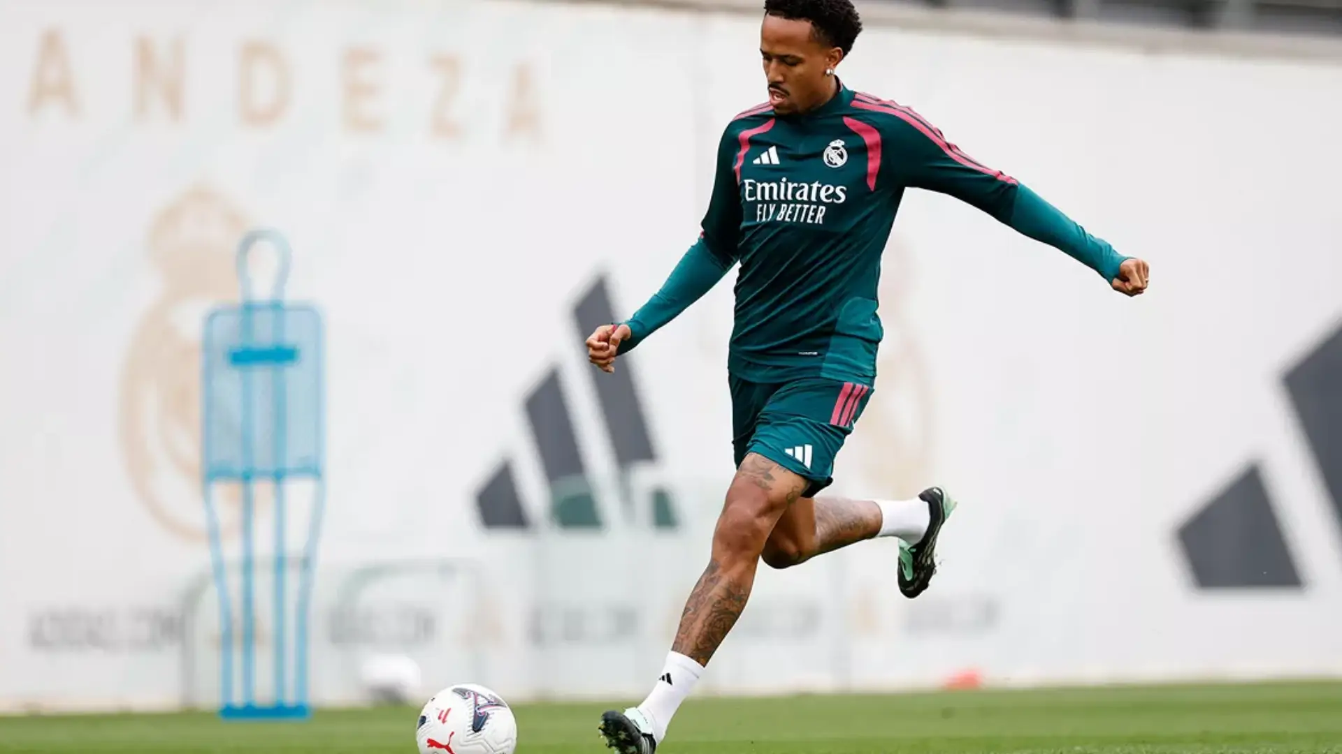 Eder Militao est de retour dans le groupe du Real Madrid ! (realmadrid.com)