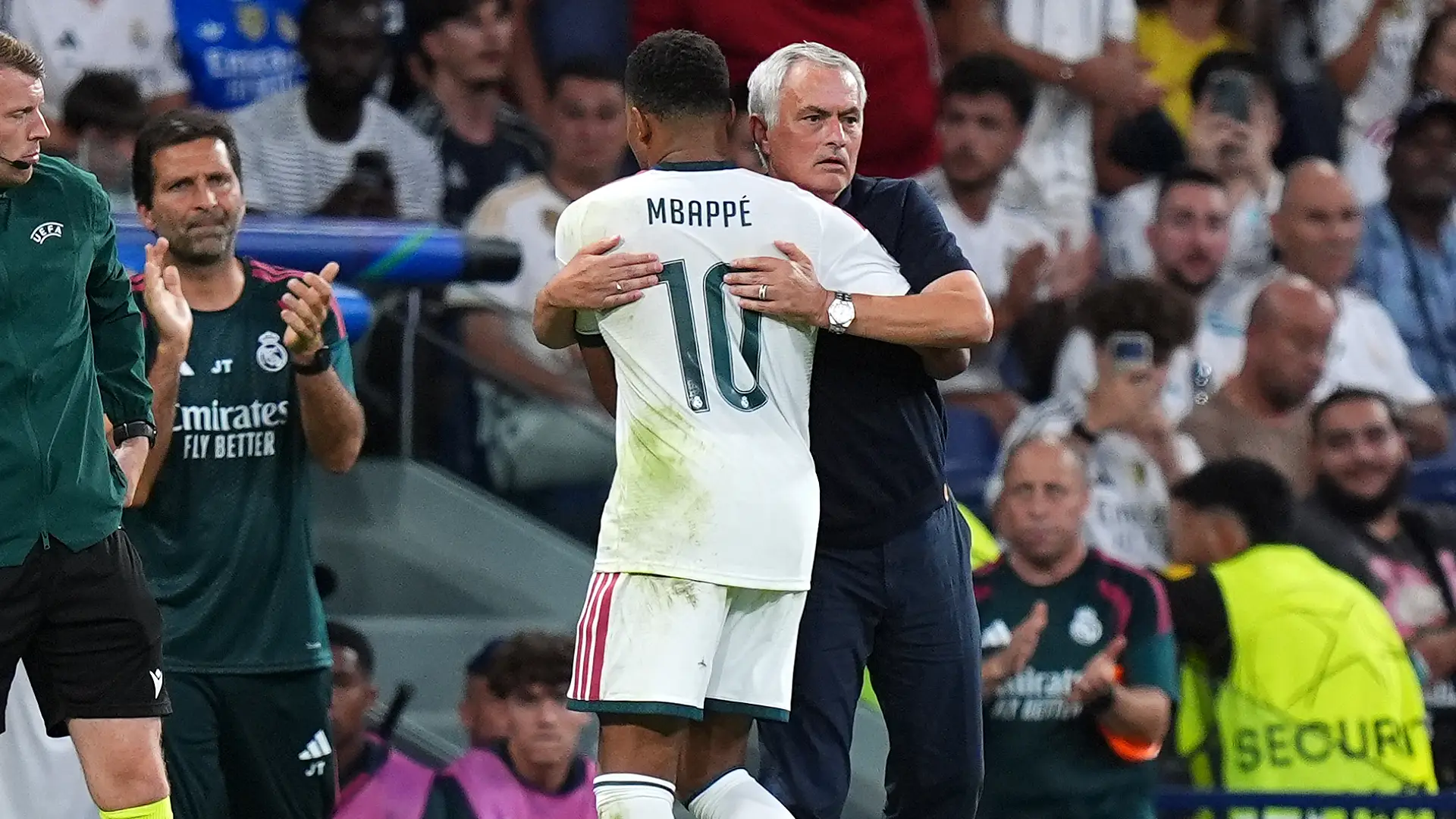 MADRID, SPAIN - SEPTEMBER 08: Kylian Mbappe of Real Madrid interacts with Jose Mourinho, Head Coach of Real Madrid as he is substituted off during the UEFA Champions League 2026/27 League Phase MD1 match between Real Madrid C.F. and FC Internazionale Milano at Estadio Santiago Bernabeu on September 08, 2026 in Madrid, Spain. (Photo by Angel Martinez/Getty Images)