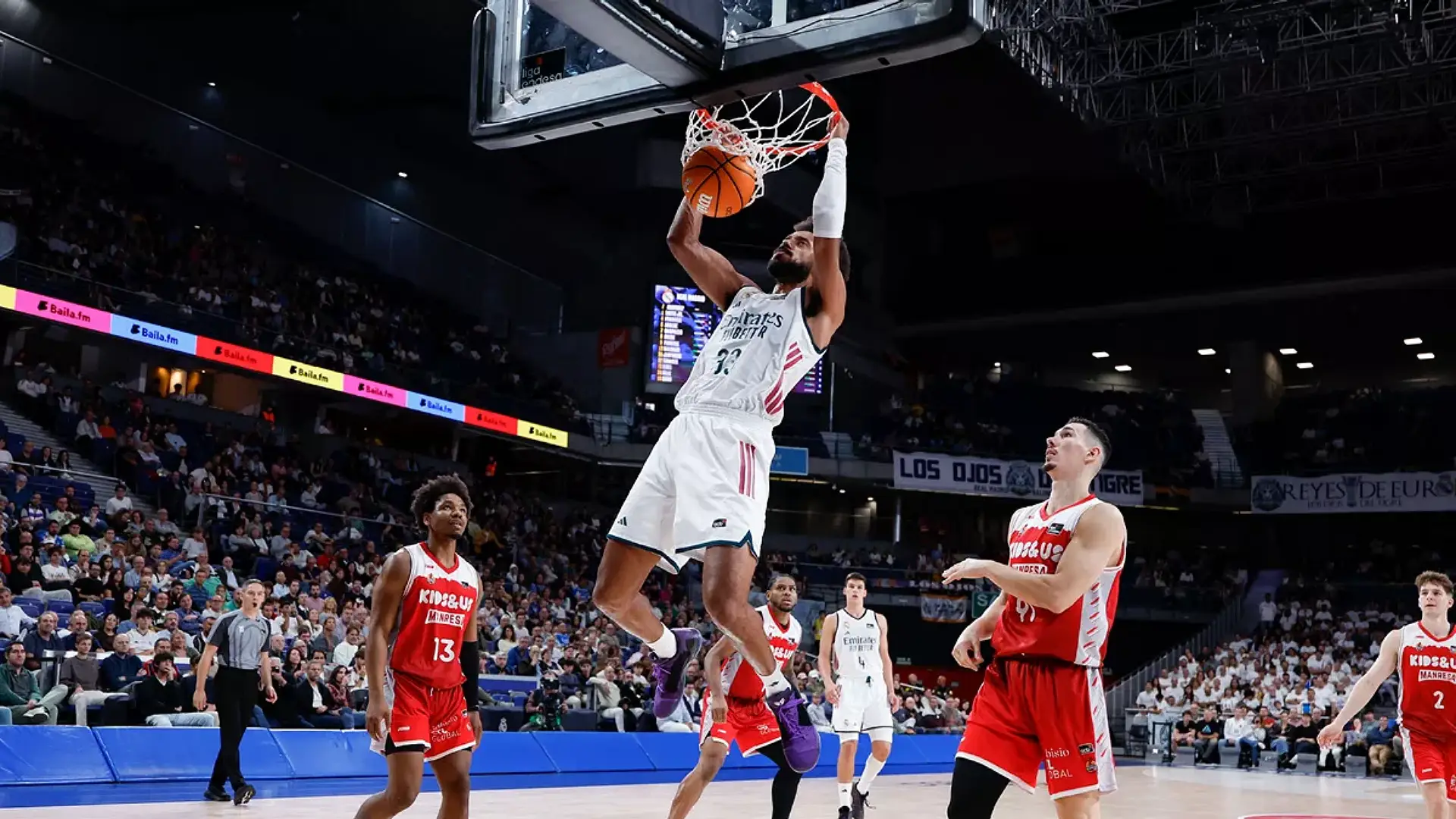 Le Real Madrid Baloncesto sort les griffes face à Manresa (realmadrid.com)