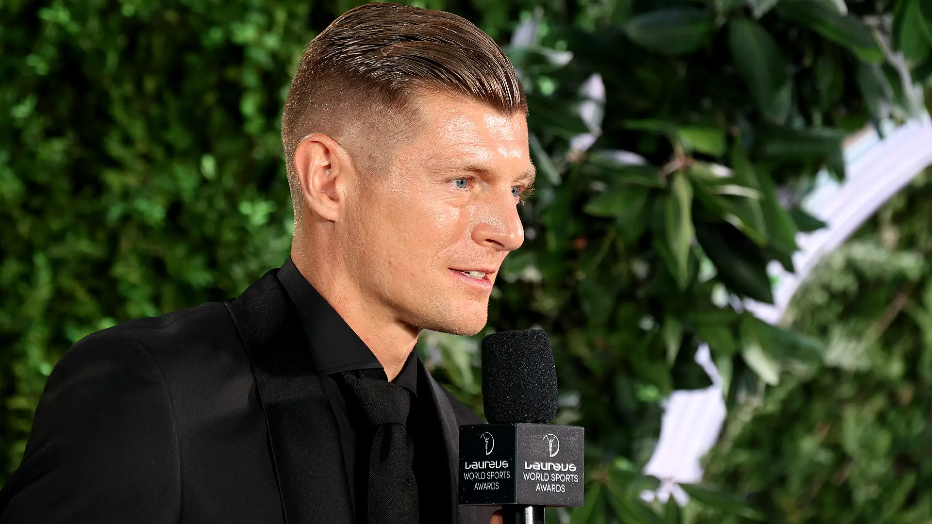 MADRID, SPAIN - APRIL 20: Toni Kroos with the Laureus Sporting Inspiration award talks to winners' room host, CNN Broadcaster Amanda Davies during the Laureus World Sports Awards Madrid 2026 Winners Walk on April 20, 2026 in Madrid, Spain. (Photo by Patricia J. Garcinuno/Getty Images for Laureus)
