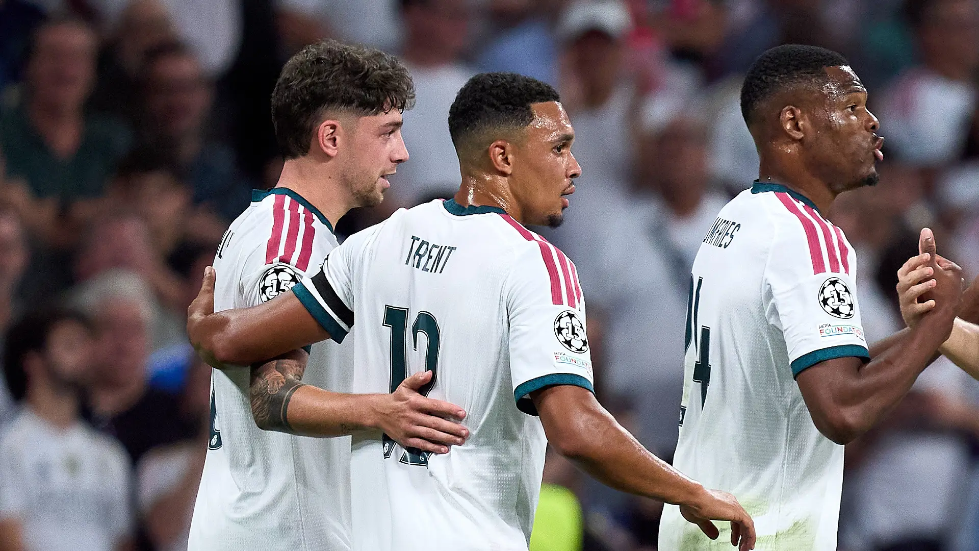 Real Madrid CF - FC Internazionale Milano - Ligue des champions de l'UEFA 2026/27, phase de groupes, journée 1 MADRID, ESPAGNE - 8 SEPTEMBRE : Federico Valverde (Real Madrid) célèbre le deuxième but de son équipe avec ses coéquipiers lors du match aller de la phase de groupes de l'UEFA Champions League 2026/27 opposant le Real Madrid CF à l'Inter Milan au stade Santiago Bernabéu le 8 septembre 2026 à Madrid, en Espagne. (Photo : Angel Martinez/Getty Images)