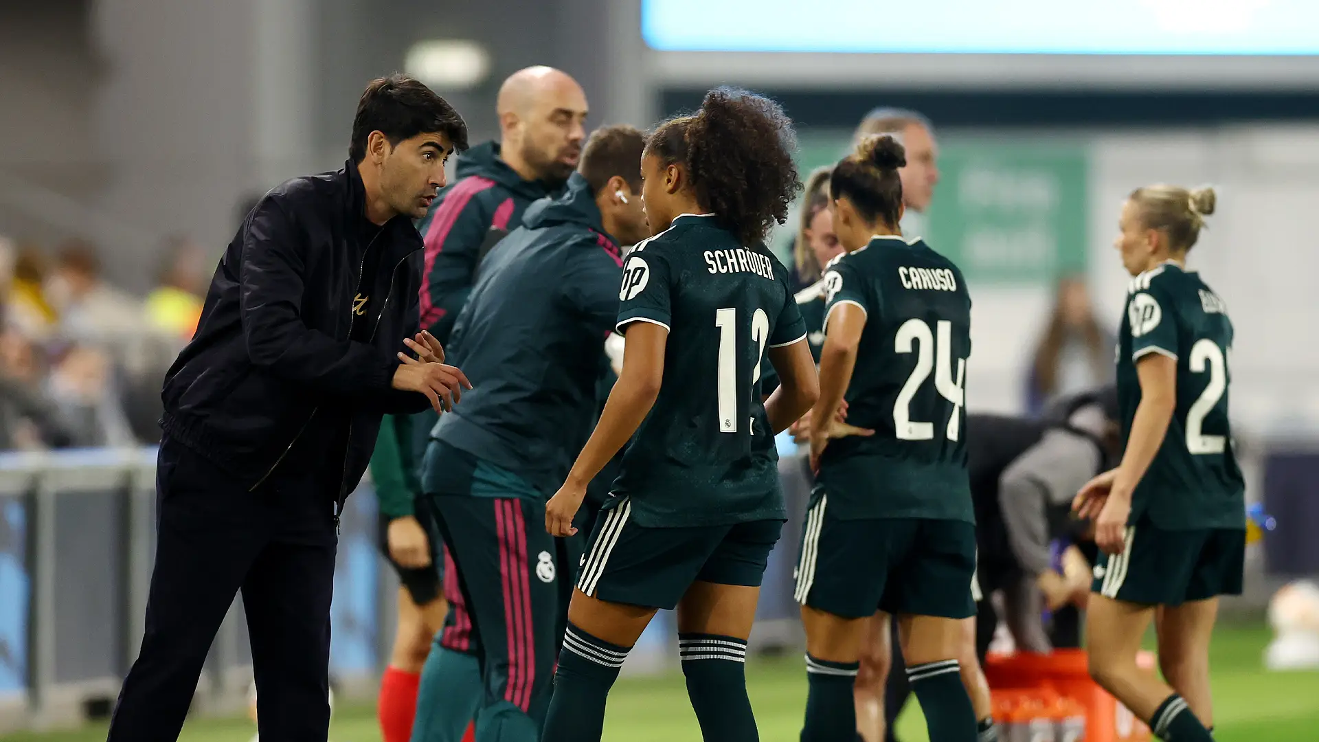 Manchester City v Real Madrid C.F. - UEFA Women's Champions League 2026/27 League Phase MD2 MANCHESTER, ENGLAND - OCTOBER 01: Pau Quesada, Head Coach of Real Madrid CF, gives instructions to Felicia Schroder of Real Madrid CF during the UEFA Women's Champions League 2026/27 League Phase MD2 match between Manchester City and Real Madrid C.F. at Manchester City Academy Stadium on October 01, 2026 in Manchester, England. (Photo by Molly Darlington/Getty Images)