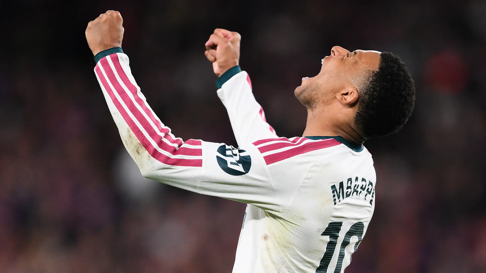 FC Barcelone contre Real Madrid - LaLiga EA Sports 2026/27 BARCELONE, ESPAGNE – 25 OCTOBRE : Kylian Mbappé du Real Madrid célèbre la victoire de son équipe à l’issue du match de LaLiga EA Sports 2026/27 opposant le FC Barcelone au Real Madrid au Camp Nou (Spotify) le 25 octobre 2026 à Barcelone, en Espagne. (Photo : David Ramos/Getty Images)
