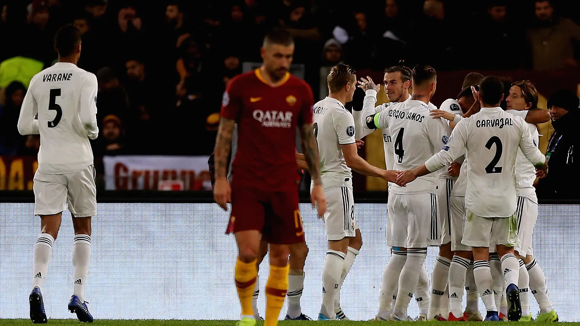 AS Roma - Real Madrid - Ligue des champions de l'UEFA, Groupe G ROME, ITALIE – 27 NOVEMBRE : Lucas Vazquez et ses coéquipiers du Real Madrid célèbrent le deuxième but de leur équipe lors du match de Ligue des champions de l’UEFA (groupe G) opposant l’AS Roma au Real Madrid au Stadio Olimpico le 27 novembre 2018 à Rome, en Italie. (Photo : Paolo Bruno/Getty Images)